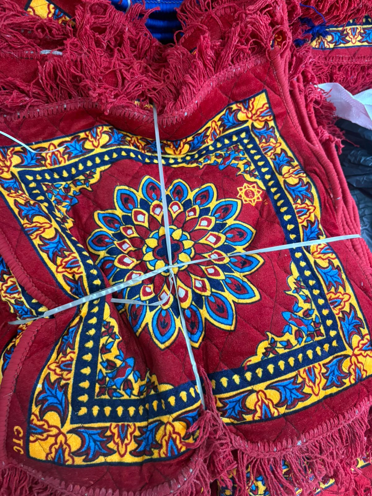 VELVET AASAN MAT SIZE 19*19 INCH