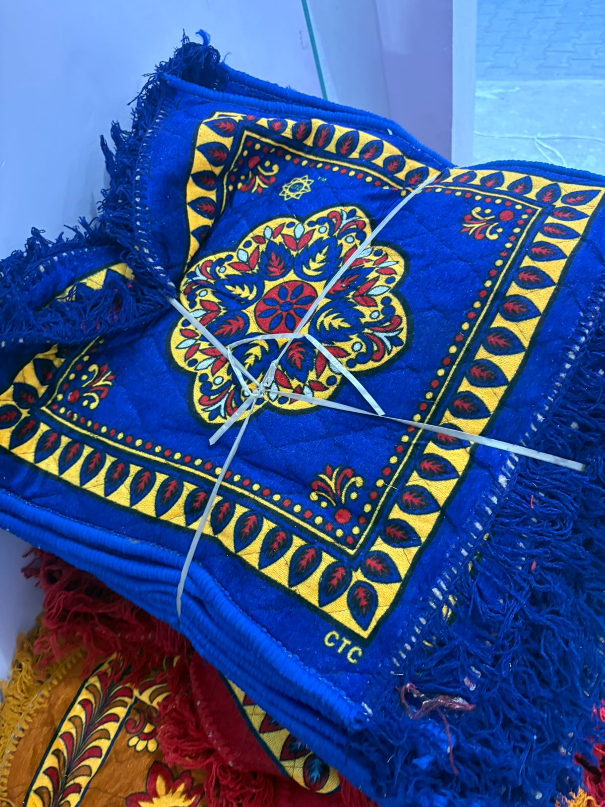 VELVET AASAN MAT SIZE 19*19 INCH