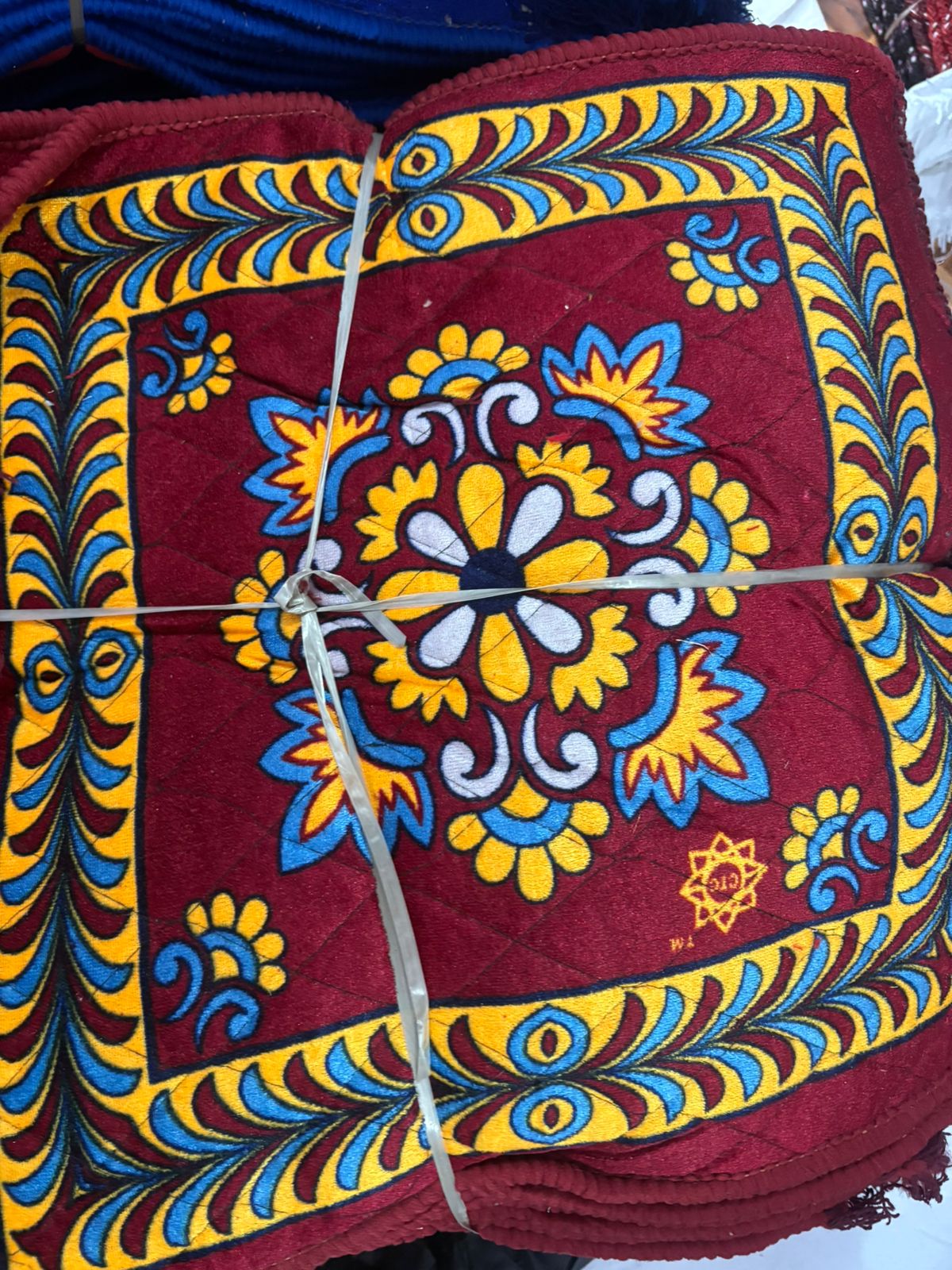 VELVET AASAN MAT SIZE 19*19 INCH